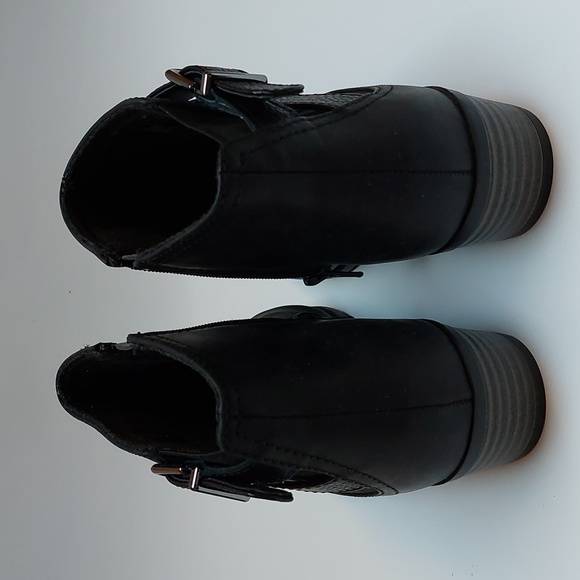 Clarks Addiy HOLLY - Black Leather Bootie- Size 6 - Picture 3 of 10